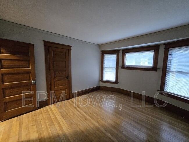 Building Photo - 349 17th St SE