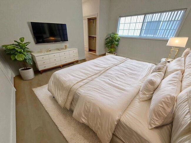 Building Photo - 922 Croft Ave