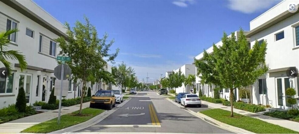 Primary Photo - 6667 NW 102nd Path