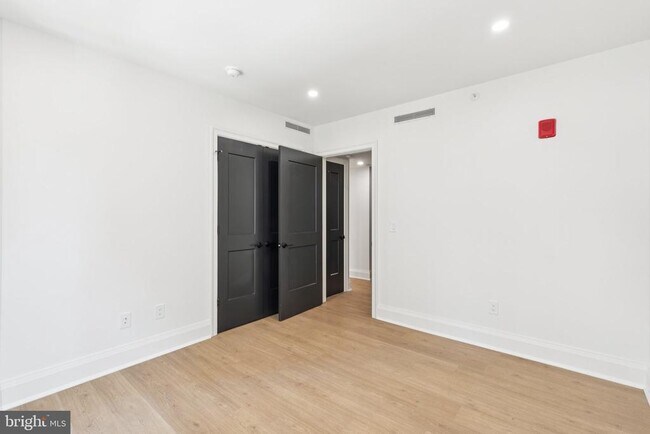 Building Photo - 135 S 19th St