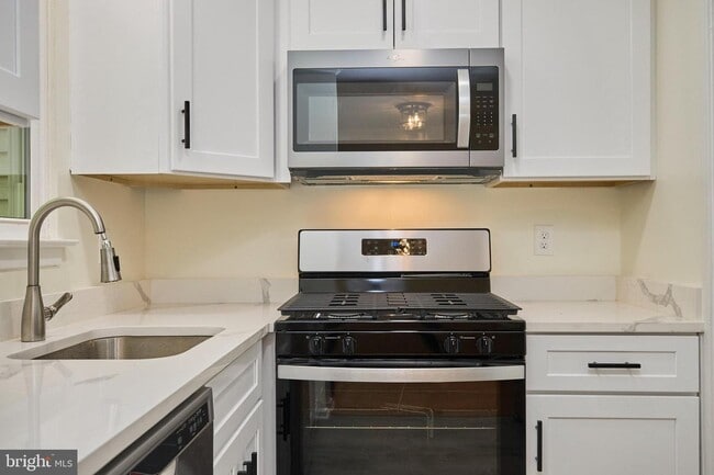 Building Photo - 14240 Long Green Dr