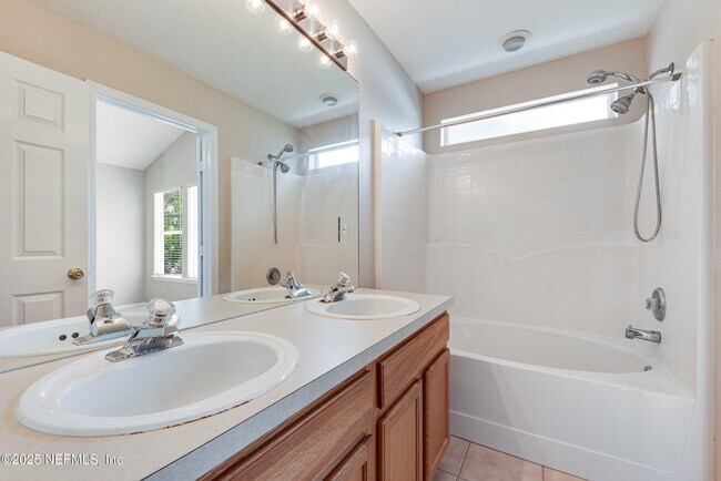Building Photo - 7990 Baymeadows Cir E