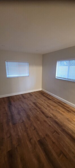 Building Photo - 3360 NE 16th Ave