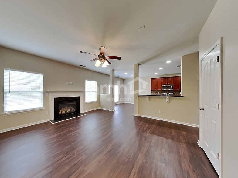 Building Photo - 107 Lacona Ter