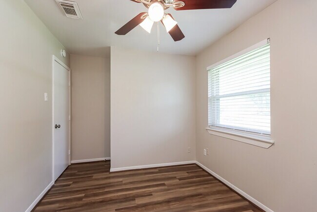 Building Photo - 14234 Juliedale Dr