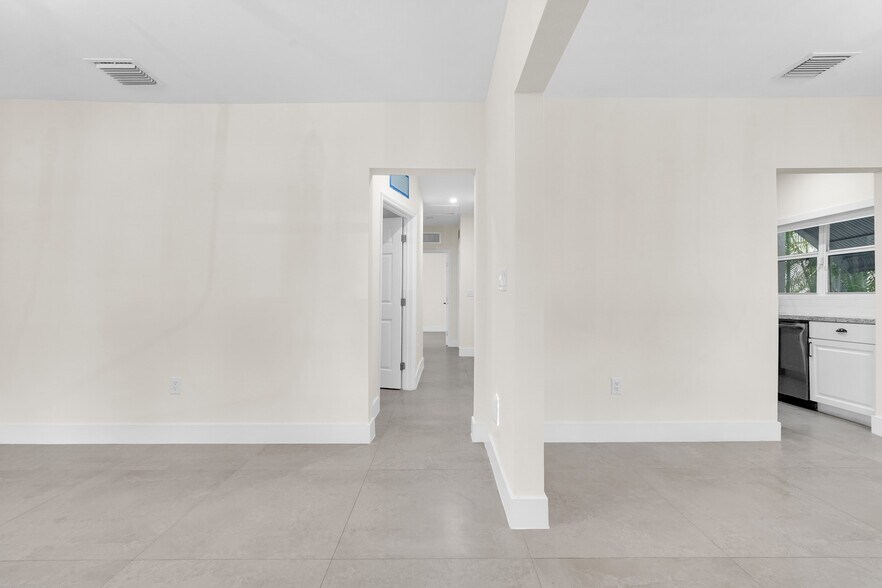 Building Photo - 52 NW 47th Ter