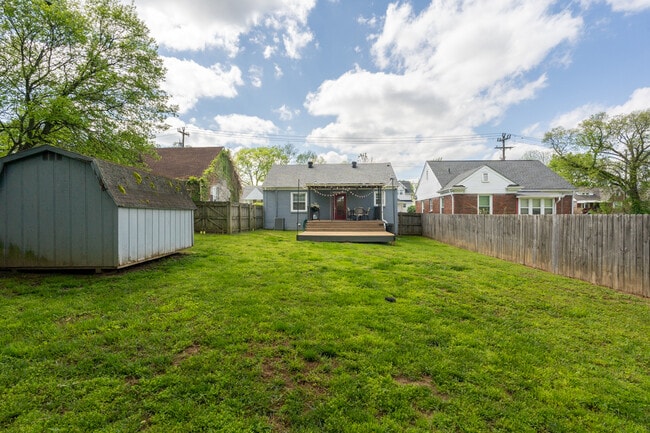 Building Photo - 2906 Glenmeade Dr