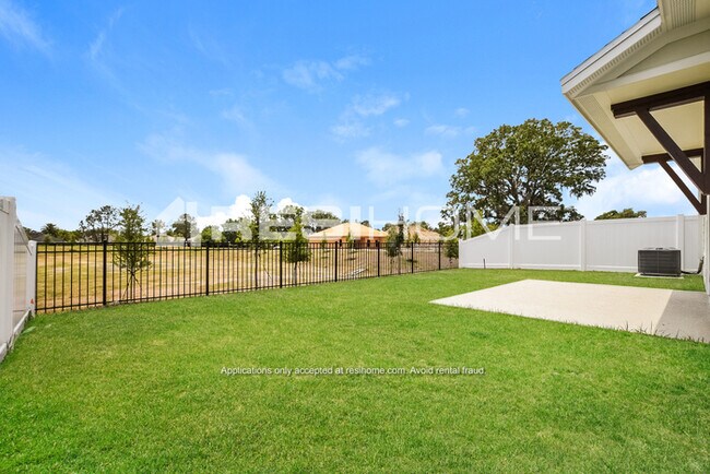 Building Photo - 5247 Inglewood Dr