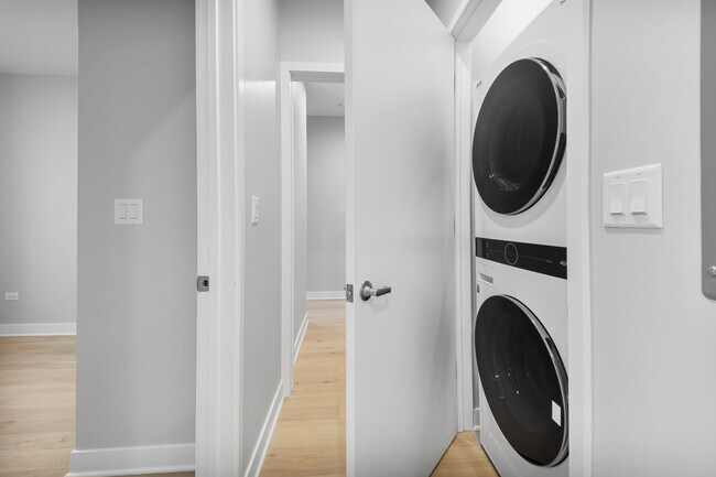 Building Photo - 4637 N Ashland Ave