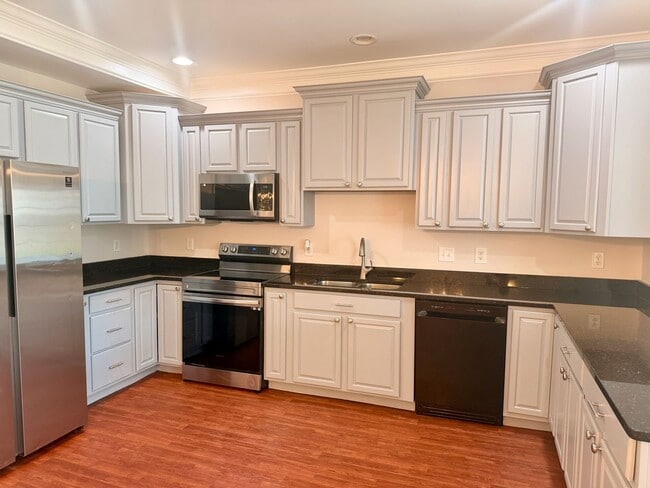 Building Photo - 208 Whitley