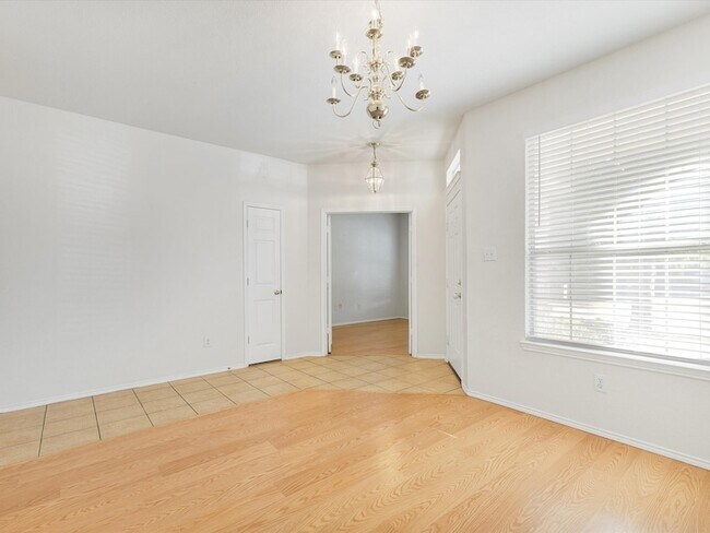 Building Photo - 548 Linacre Dr