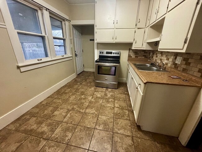 Building Photo - Italian Estates Property Management