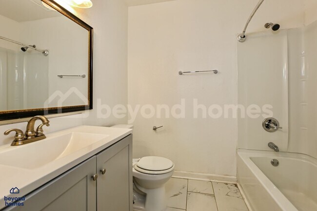 Building Photo - 1923 Biscayne Dr