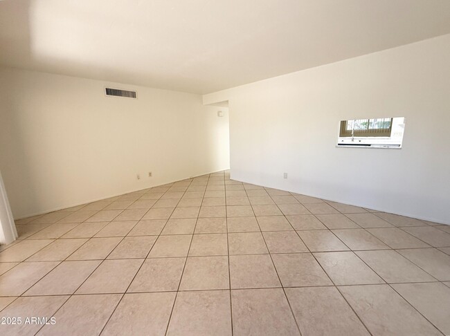 Building Photo - 5554 N 10th St