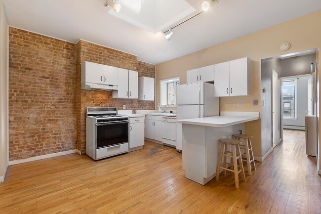 Building Photo - 809 Washington St