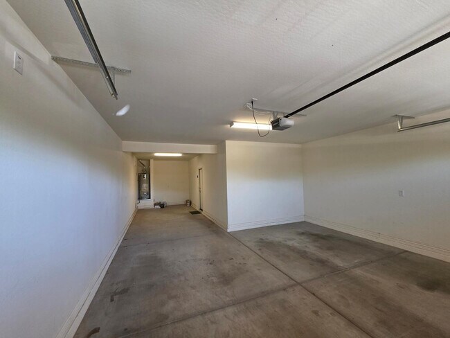 Building Photo - 2756 E Hickory St