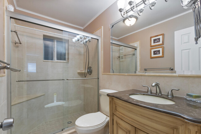 Building Photo - 1198 Hillsboro Mile