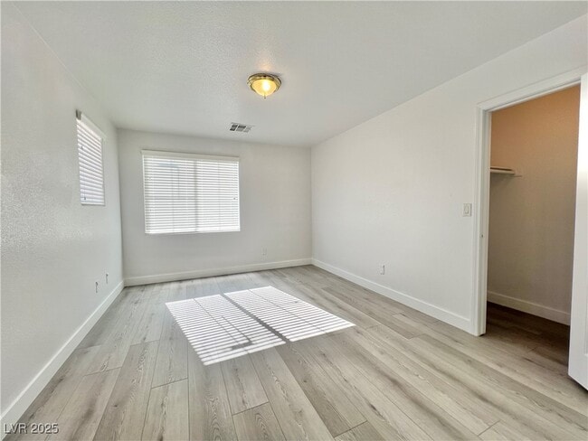 Building Photo - 8352 Crown Peak Ave