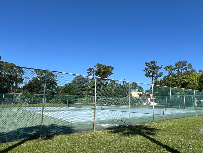 Building Photo - 4245 Oak Terrace Dr