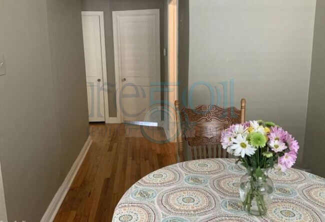 Building Photo - 2BR/1BA brick bungalow in Stiff Station, steps from UAMS!