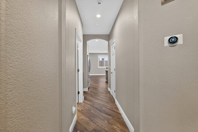 Building Photo - 1647 Gateway Dr