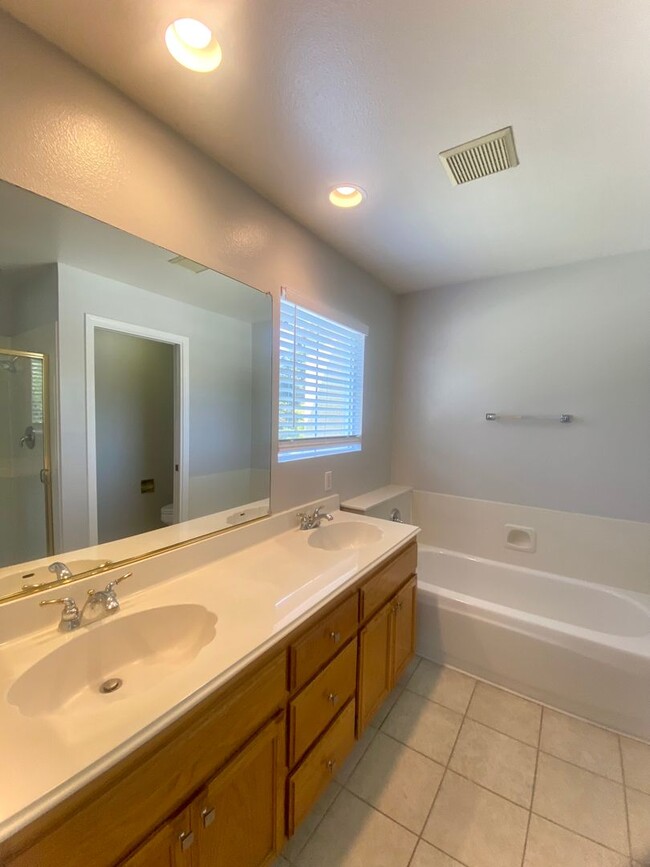 Building Photo - Condo for rent! Downtown Liberty Common Co...