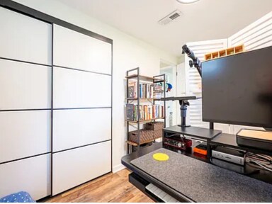 second bedroom - 906 N Division Ave