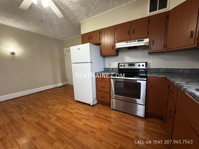 Building Photo - 2 Danielson St