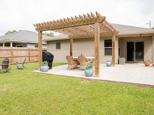 Building Photo - 8261 Sierra St