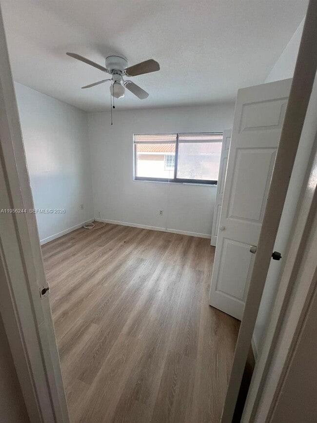 Building Photo - 1325 W 41st St