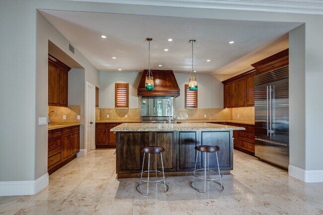 Building Photo - Sophisticated Mediterranean Villa in Newpo...