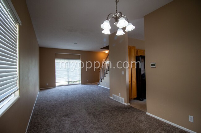 Building Photo - $1,022.50 Off Deposit! Spacious 2 Story ho...