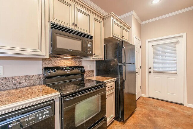 Building Photo - 120 Deraney Ln