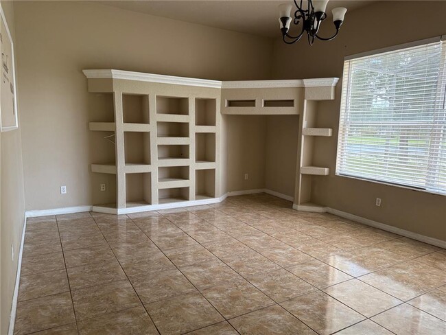 Building Photo - 5331 Tortuga Dr