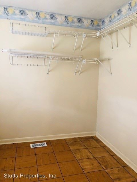 Building Photo - 3 br, 1.5 bath House - 2310 Cloyd Boulevard