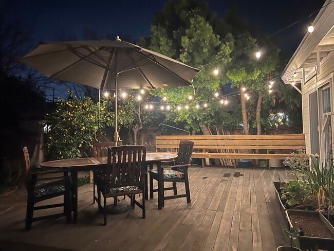 Building Photo - 1033 56th St