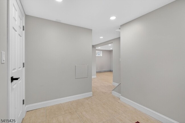 Building Photo - 21 Lombardy Pl