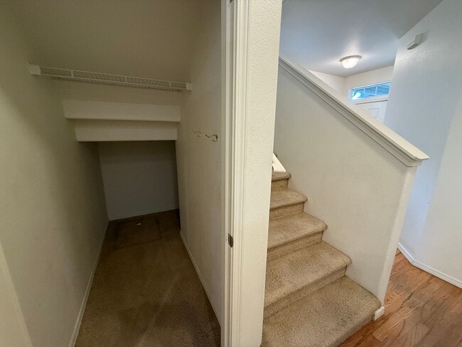 Building Photo - $400 Move In Credit!! 3 Bed/2.5 Bath Single Family Home in River Canyon Estates - BRAND NEW CARPET