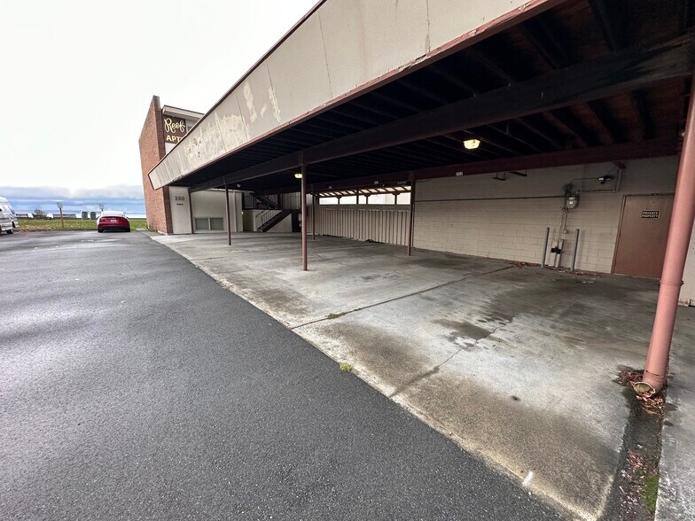 Building Photo - 250 Beach Pl