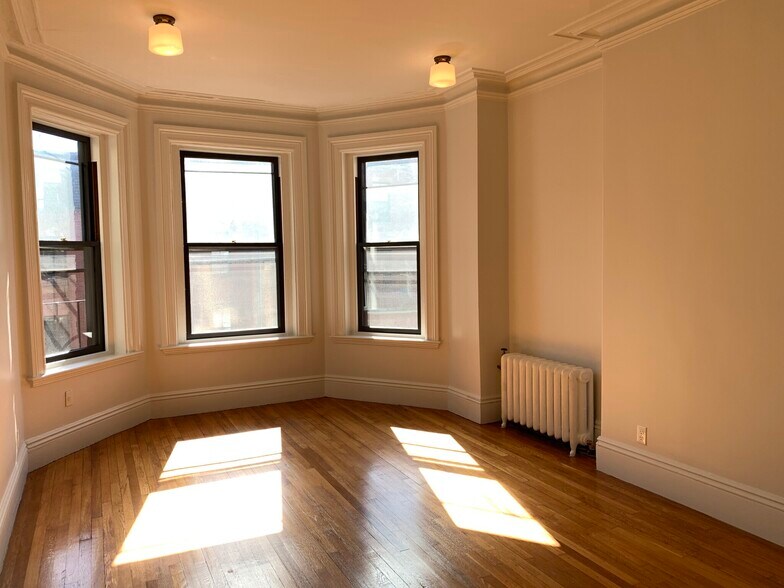 Building Photo - 140 Marlborough St