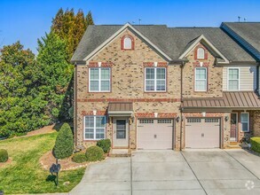 Building Photo - Renovated Townhouse In Winston-Salem