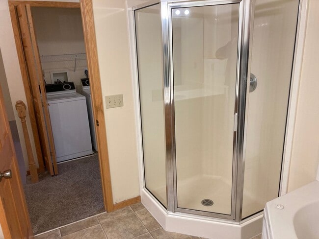 Building Photo - 2BR Woodbury Townhome in Perfect Location!