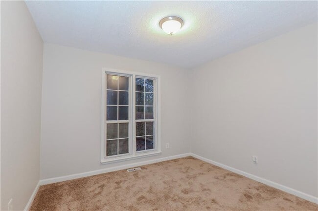 Building Photo - 43 Surrey Ct