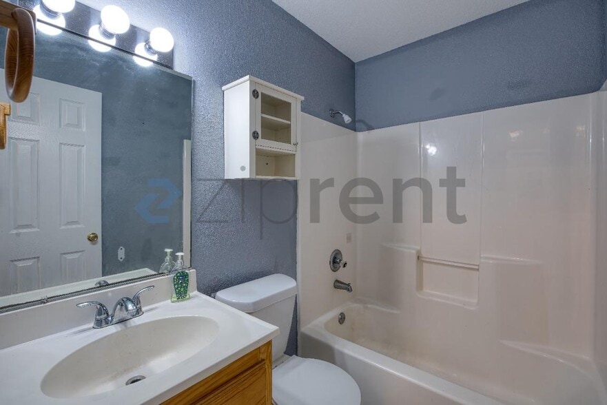 Building Photo - 6053 Blanco River St