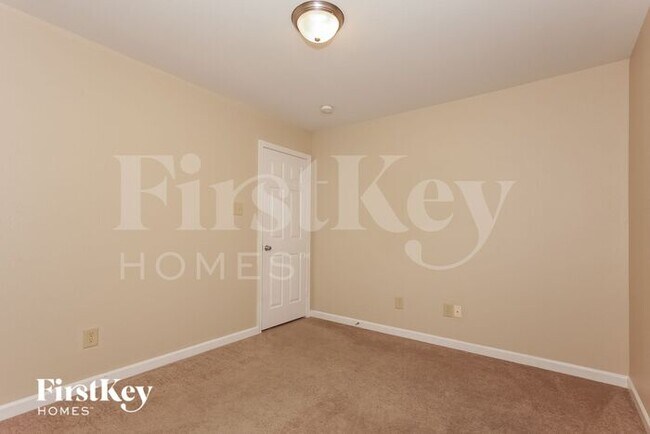 Building Photo - 955 Littleton Dr