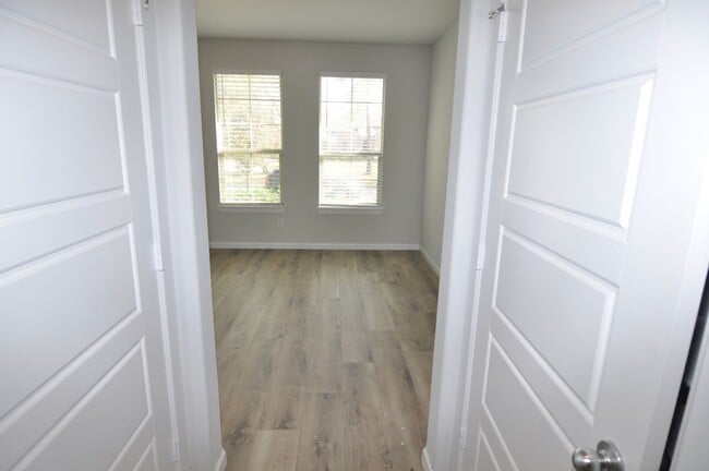 Building Photo - 2009 Eagle Blvd