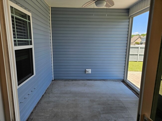 Building Photo - 3 Bedroom, 2 bath unfurnished home located in Bridgeport Community in Sneads Ferry