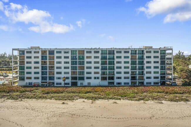 Building Photo - 10152 S Ocean Dr