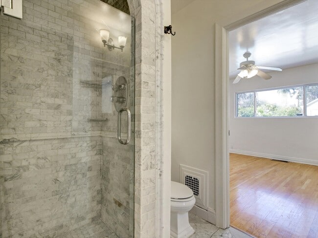 Building Photo - 203 S Stanley Dr