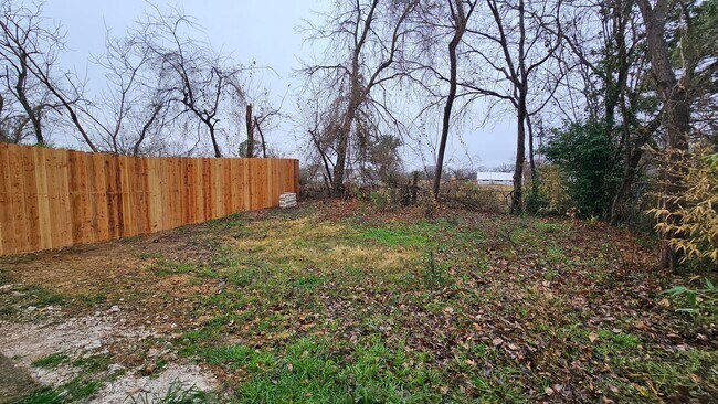 Building Photo - 1700 Kendolph Dr